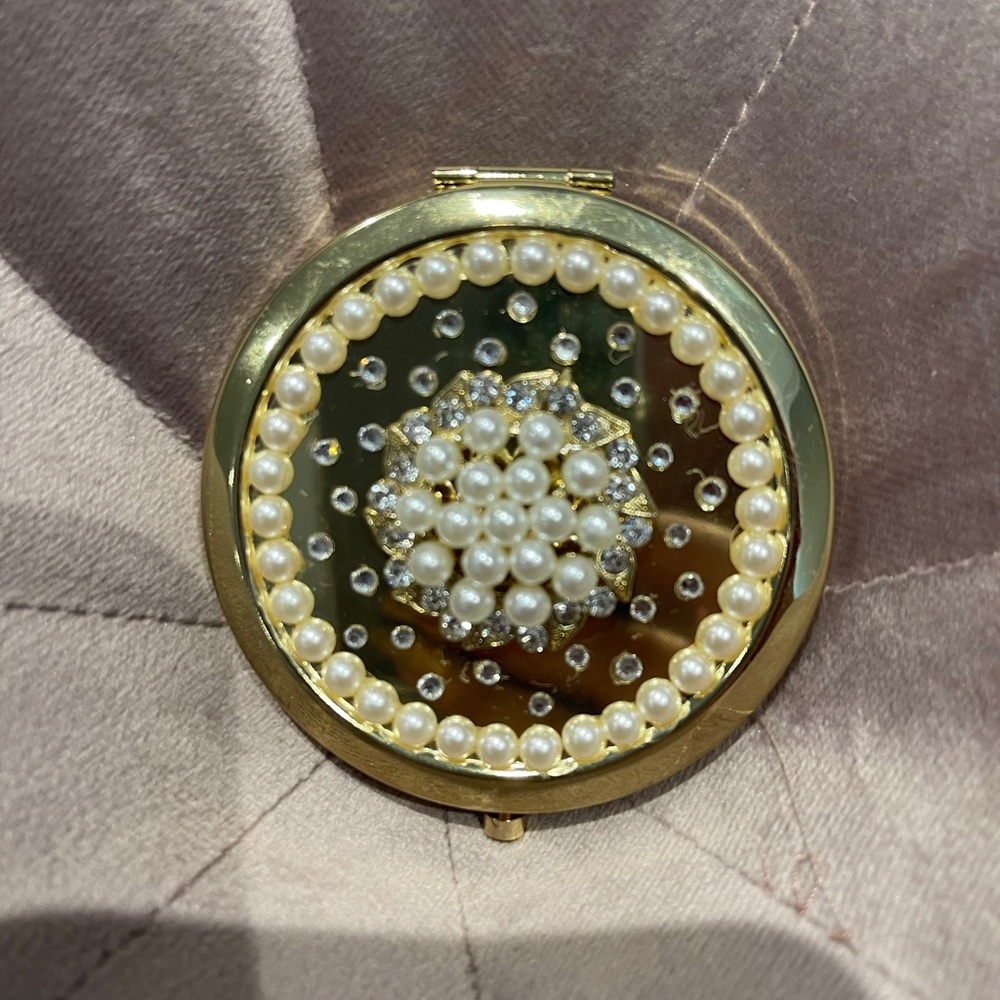 Pearled Luxury compact mirror